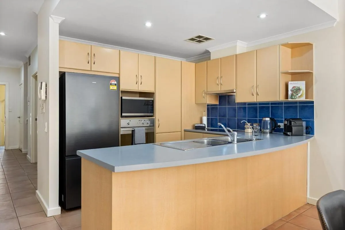 Haze On Gray Villa Adelaide Tatil Evi
